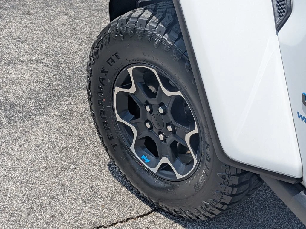 Used 2023 Bright White Clearcoat Jeep Rubicon image 9