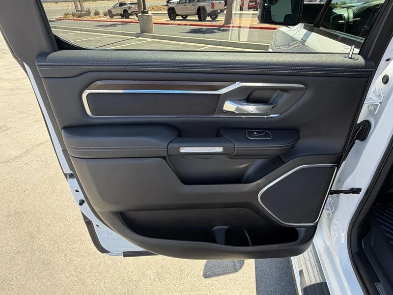 Used 2022 Bright White Clea Ram Laramie image 18