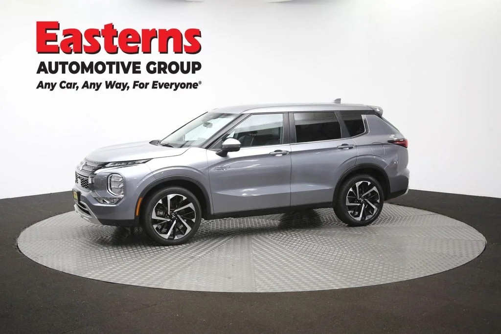 Used 2023 Silver Mitsubishi SE image 58