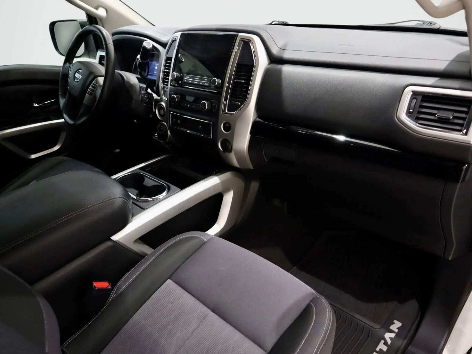Used 2021 Glacier White Nissan SV image 12