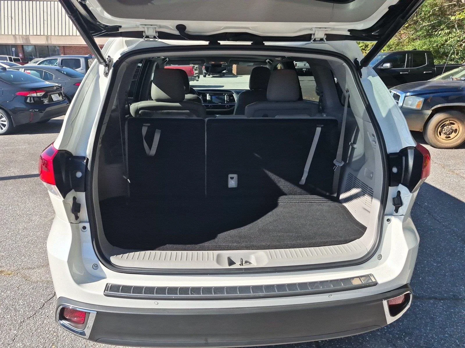 Used 2018 Blizzard Pearl Toyota Limited image 35
