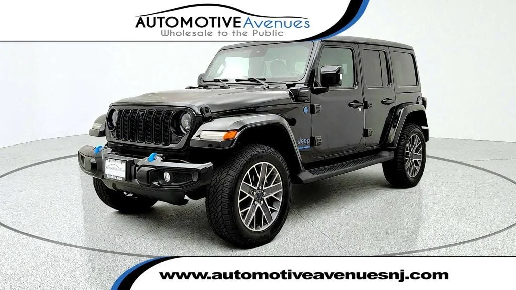 Used 2024 Black Clearcoat Jeep High Altitude 4x4 image 1
