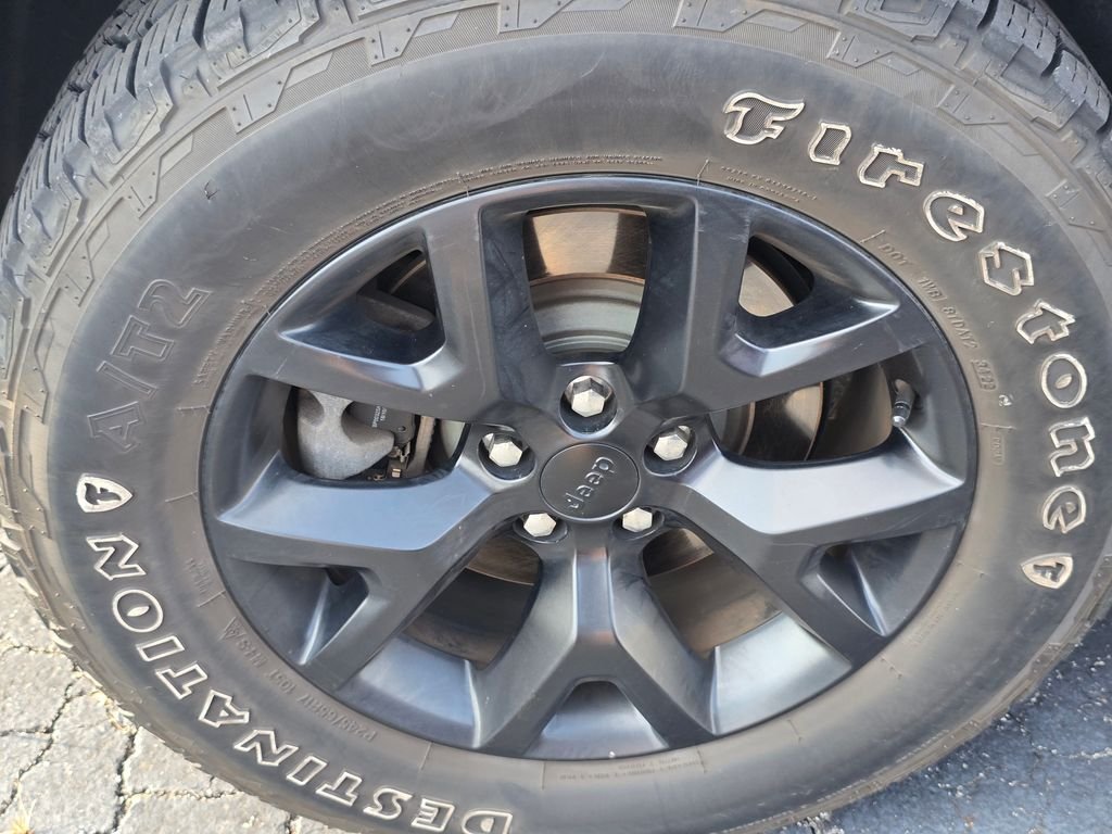Used 2016 Black Jeep Trailhawk image 9