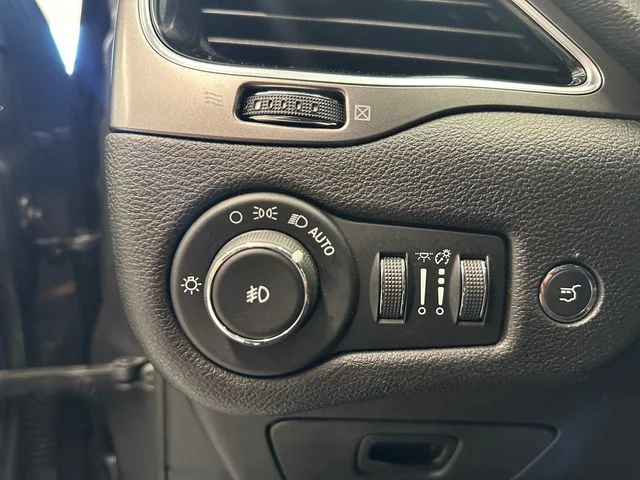 Used 2019 Gray Jeep Limited image 24