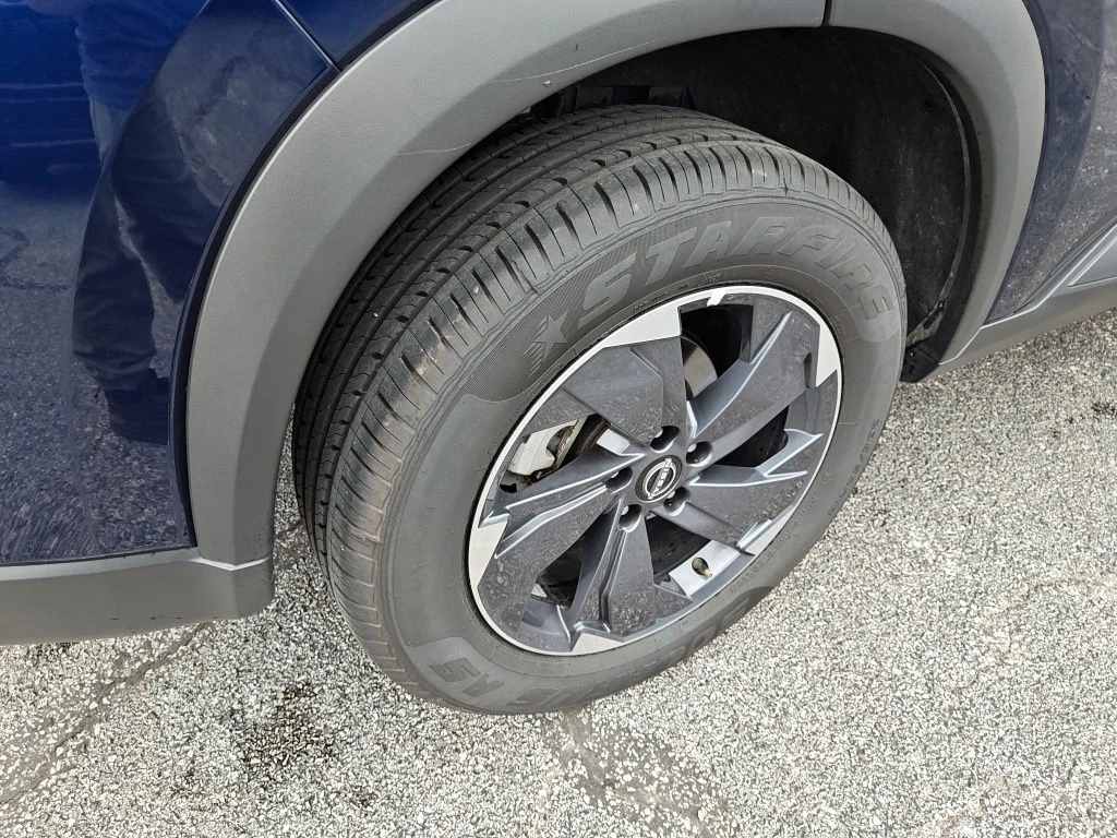 Used 2025 Blue Nissan SV image 11