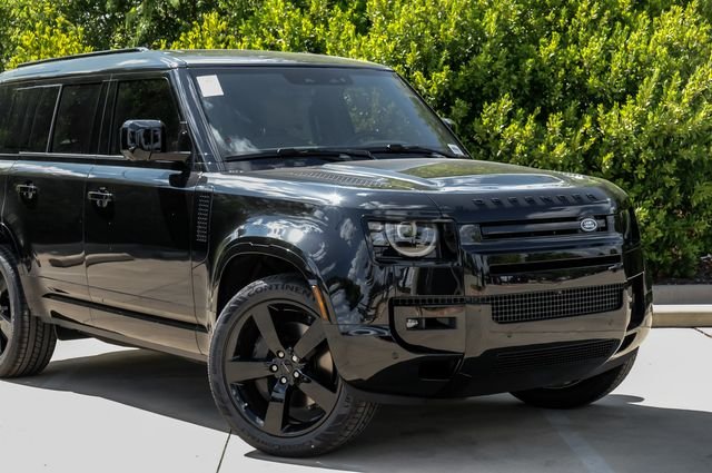 New 2026 Santorini Black Land Rover X-Dynamic SE image 9