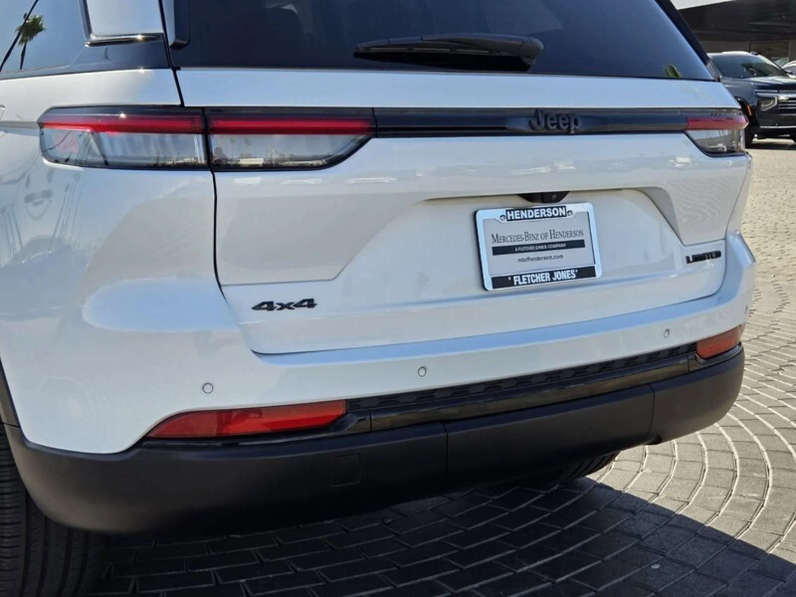 Used 2023 WHITE Jeep Limited image 4