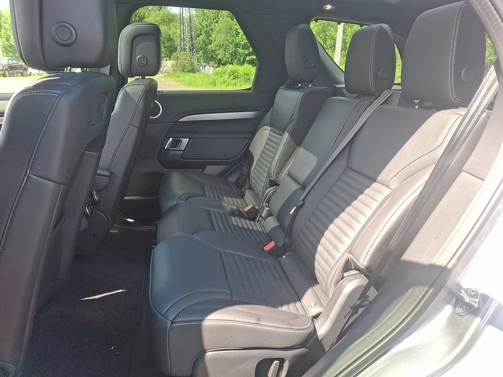 Used 2025 Gray Land Rover Dynamic SE image 19