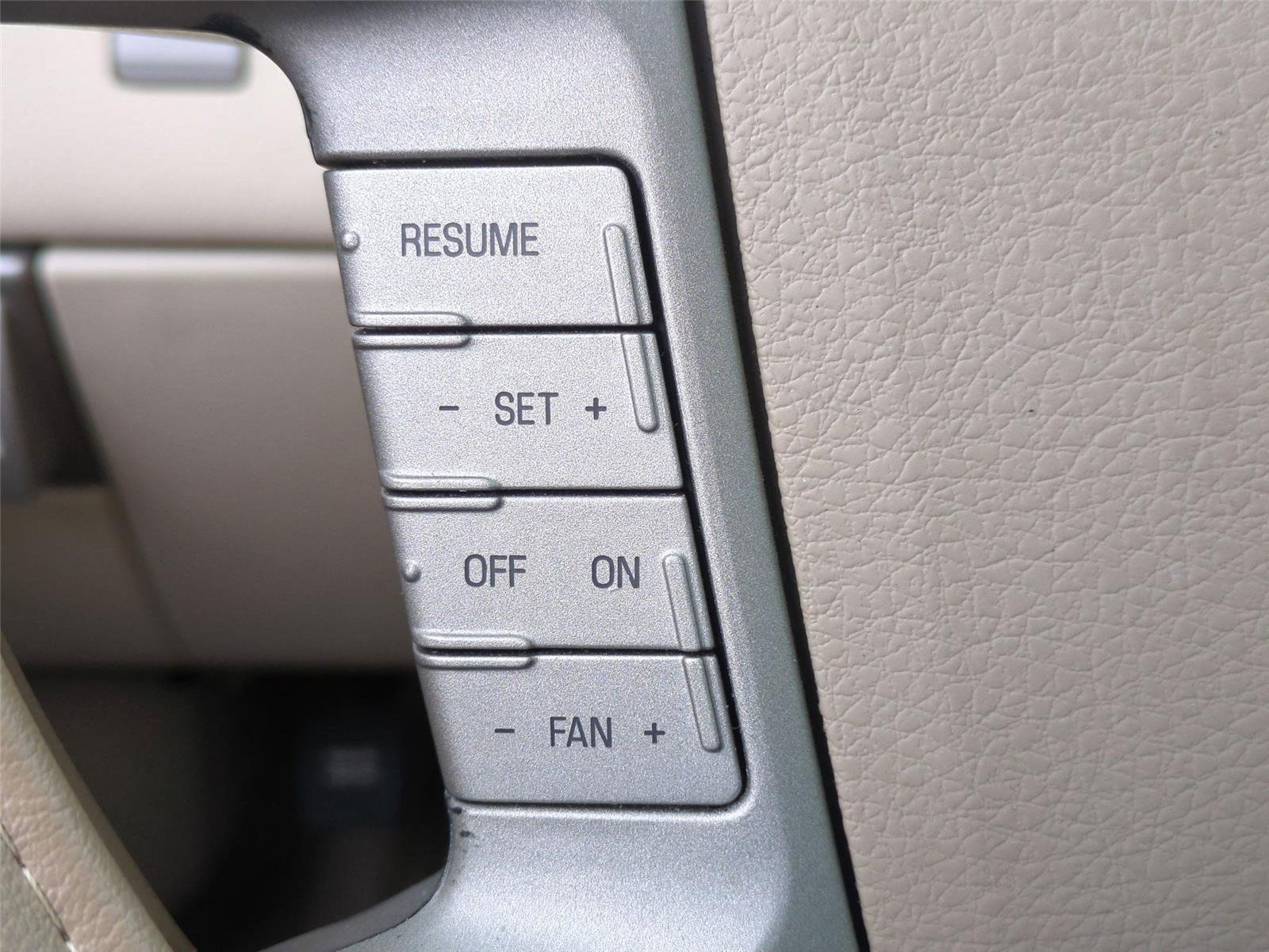 Used 2007  Lincoln  image 19