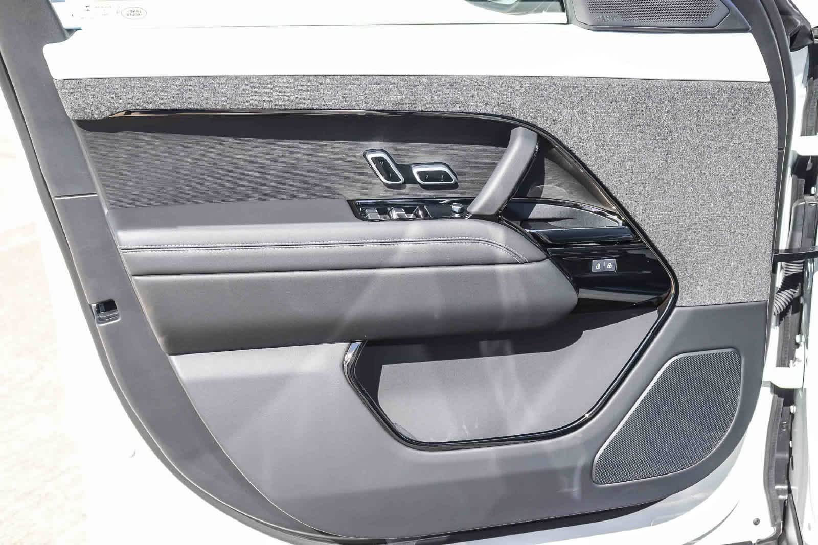 New 2027 Fuji White Land Rover Battersea Edition image 21