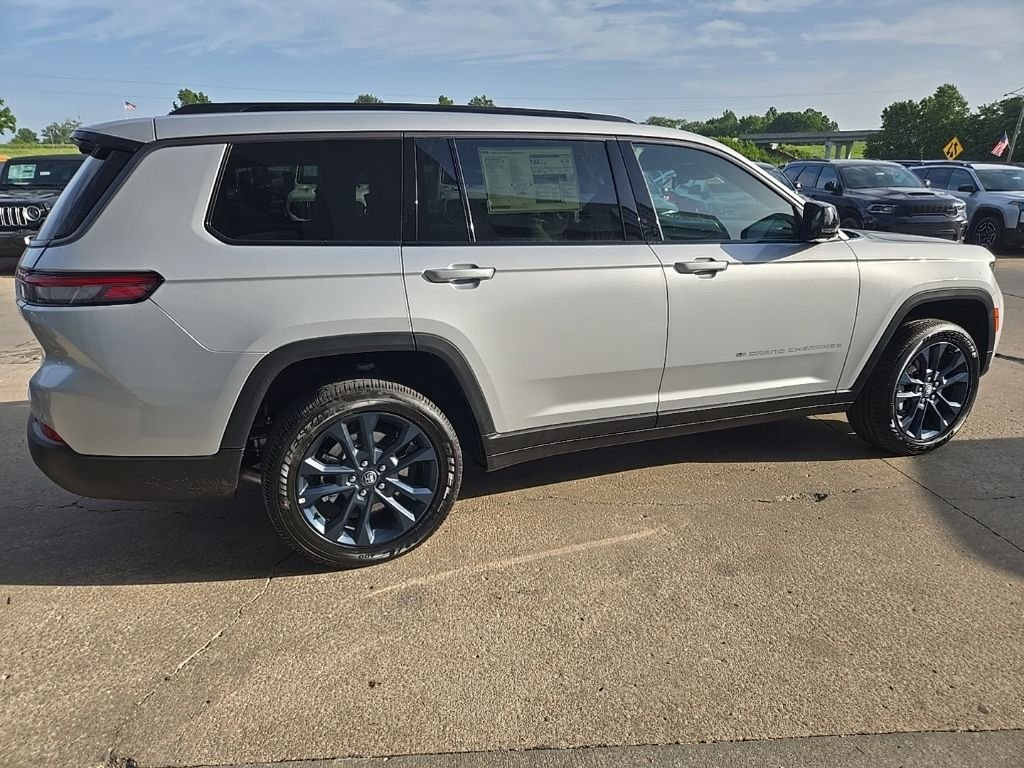 New 2026 Silver Zynith Exterior Paint Jeep  image 12