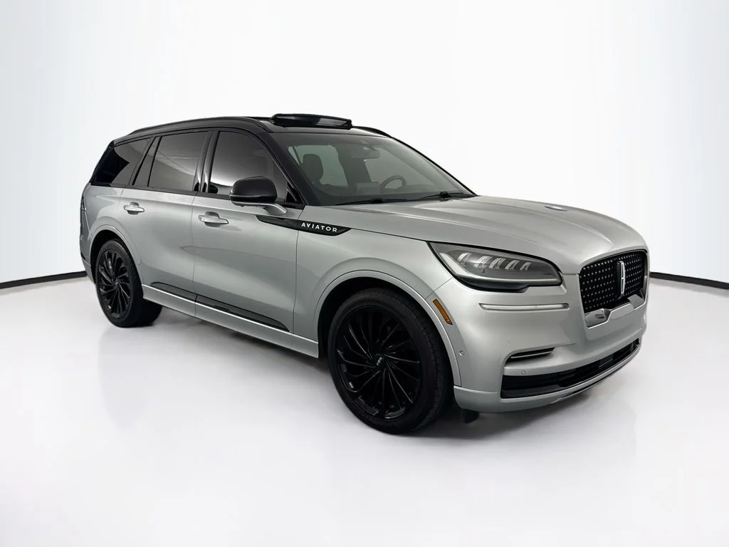 Used 2022 Silver Lincoln Reserve image 3