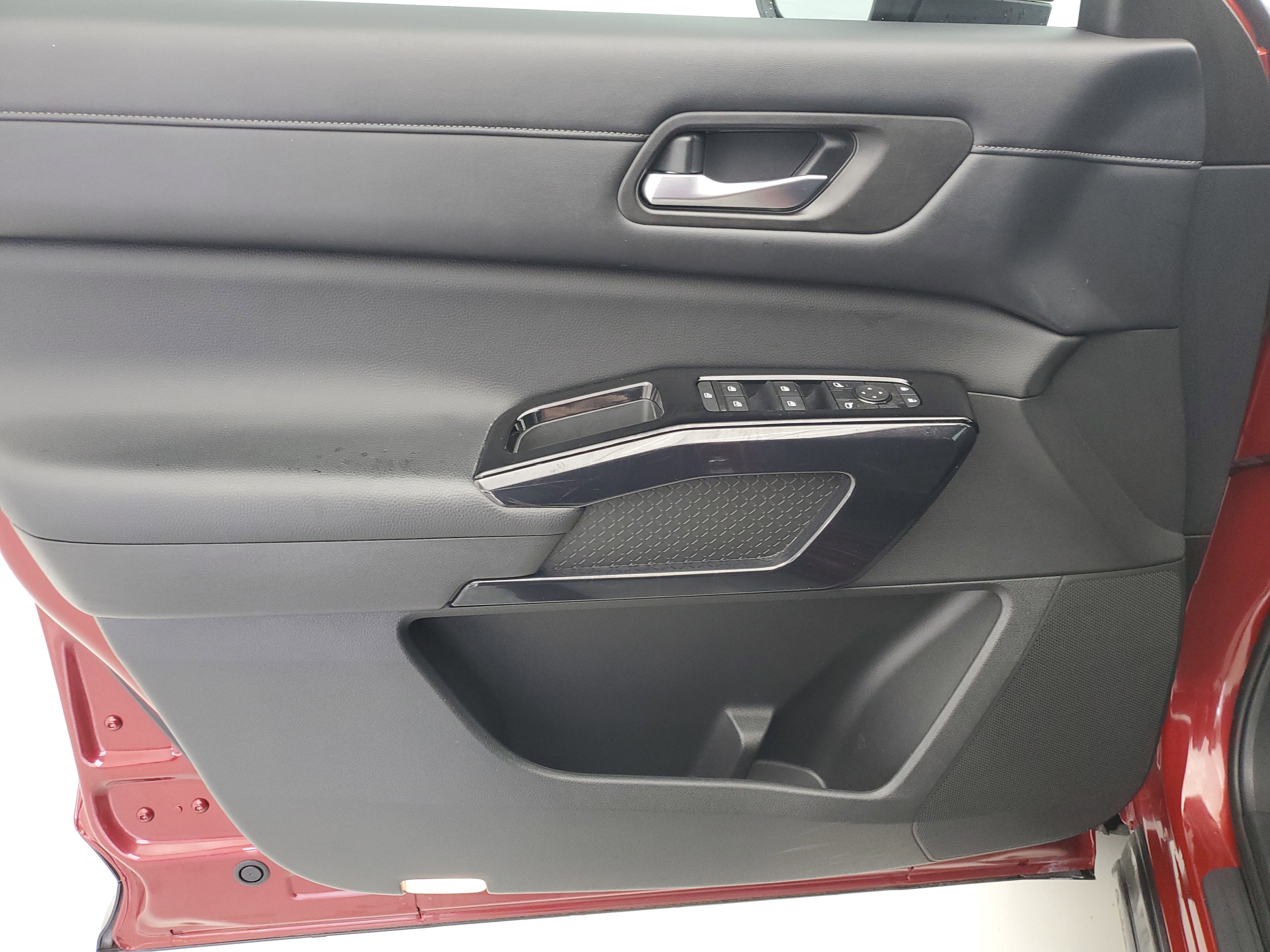 Used 2022 Scarlet Ember Tintcoat Nissan SV image 19
