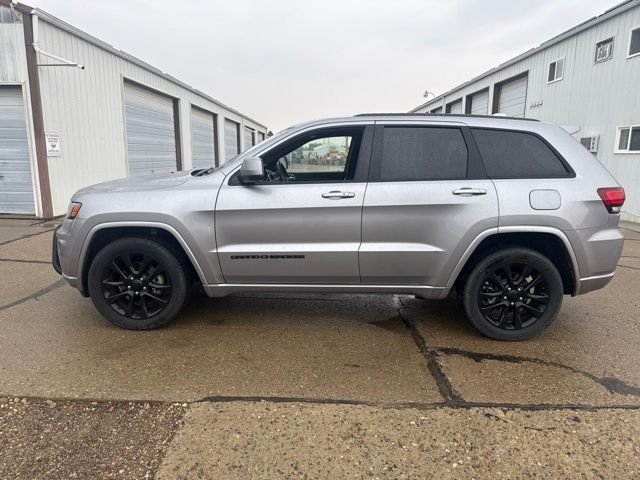 Used 2017 Silver Jeep Altitude image 7