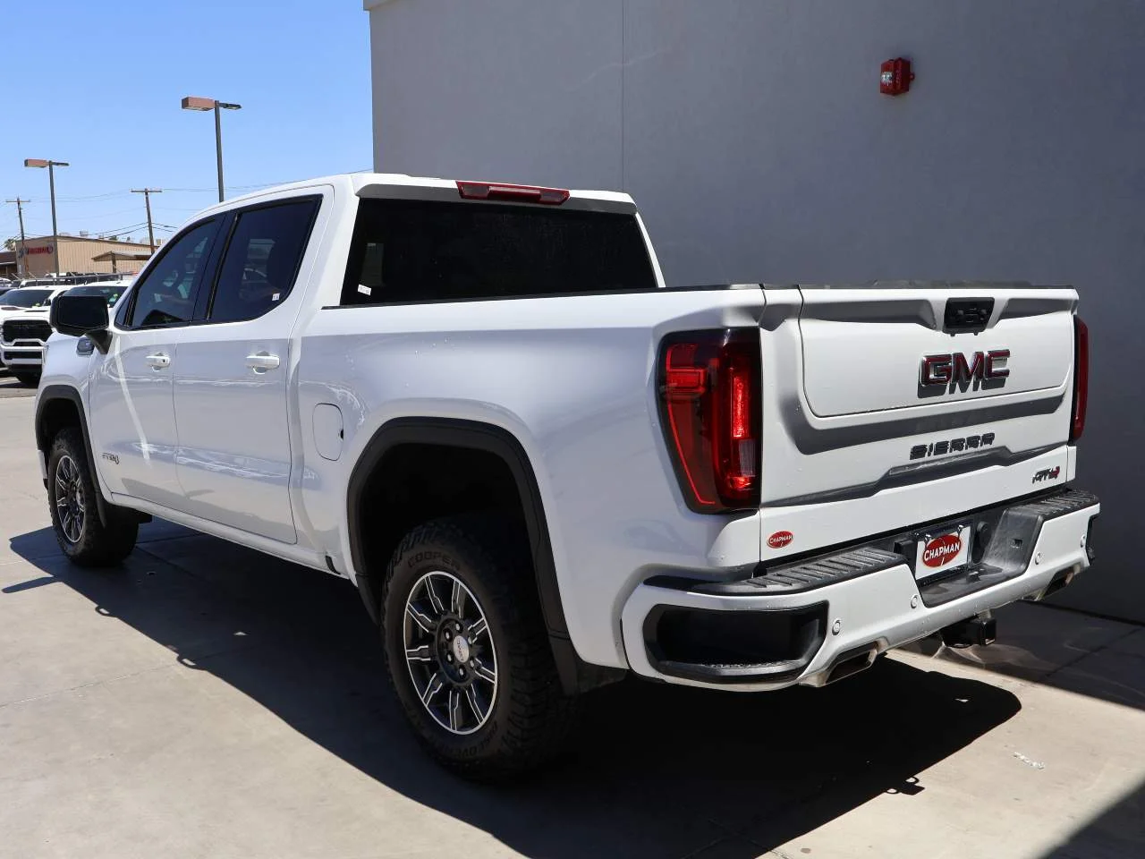 Used 2025 Summit White GMC AT4 Crew Cab image 3