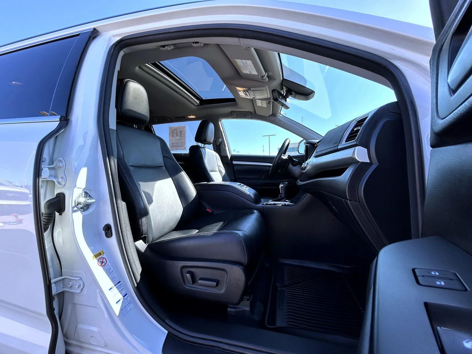 Used 2017 White Toyota XLE image 15