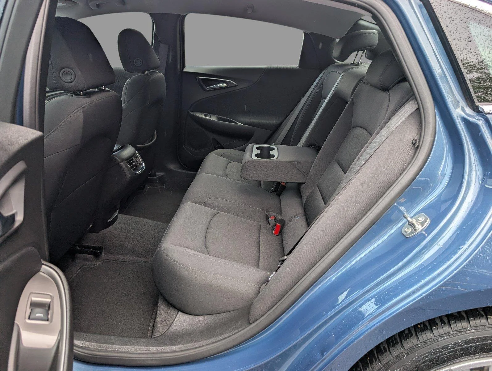 Used 2025 Lakeshore Blue Metallic Chevrolet LT image 31