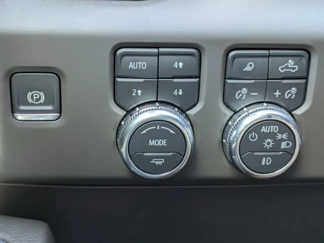 Used 2024 White Frost Tricoat GMC Denali image 29