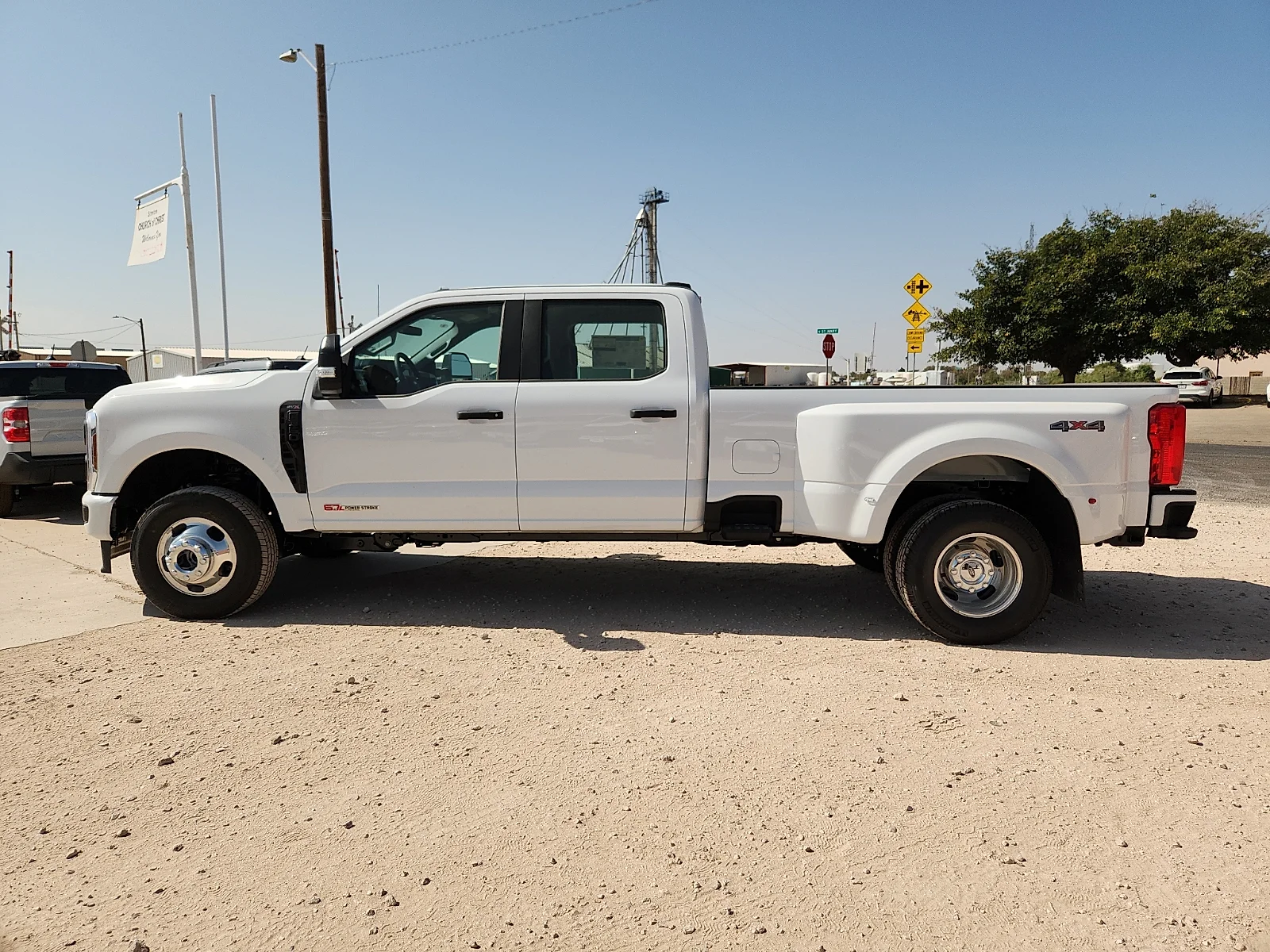 New 2027 Oxford White Ford XL image 4