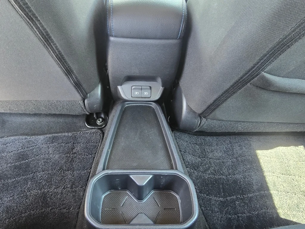 Used 2023 Glacier White Nissan S image 28