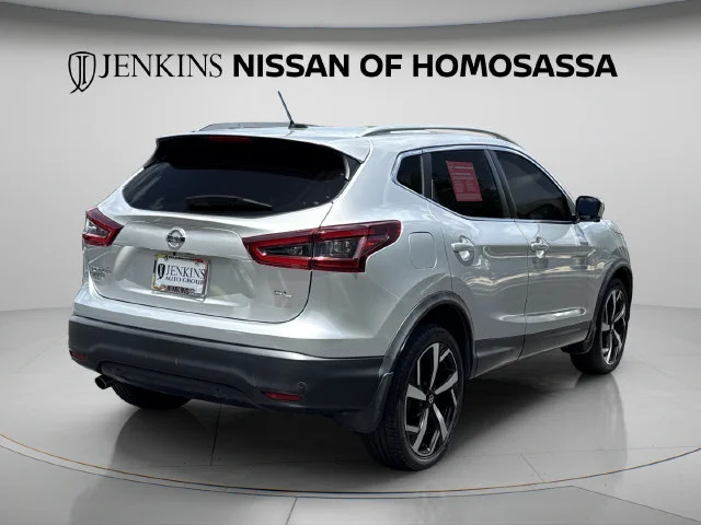 Used 2021 Silver Nissan SL image 7
