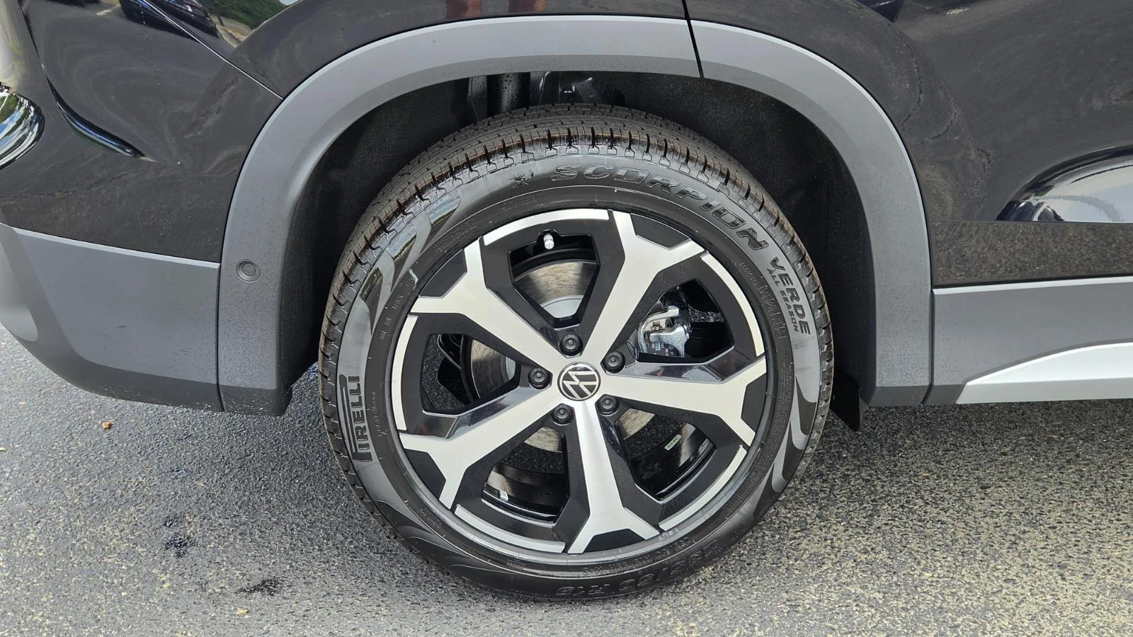 New 2026 Deep Black Pearl Volkswagen SE image 16