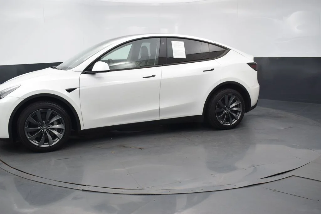 Used 2022 Tesla Model Y Long Range with VIN 7SAYGDEE5NF437921 for sale in Naperville, IL