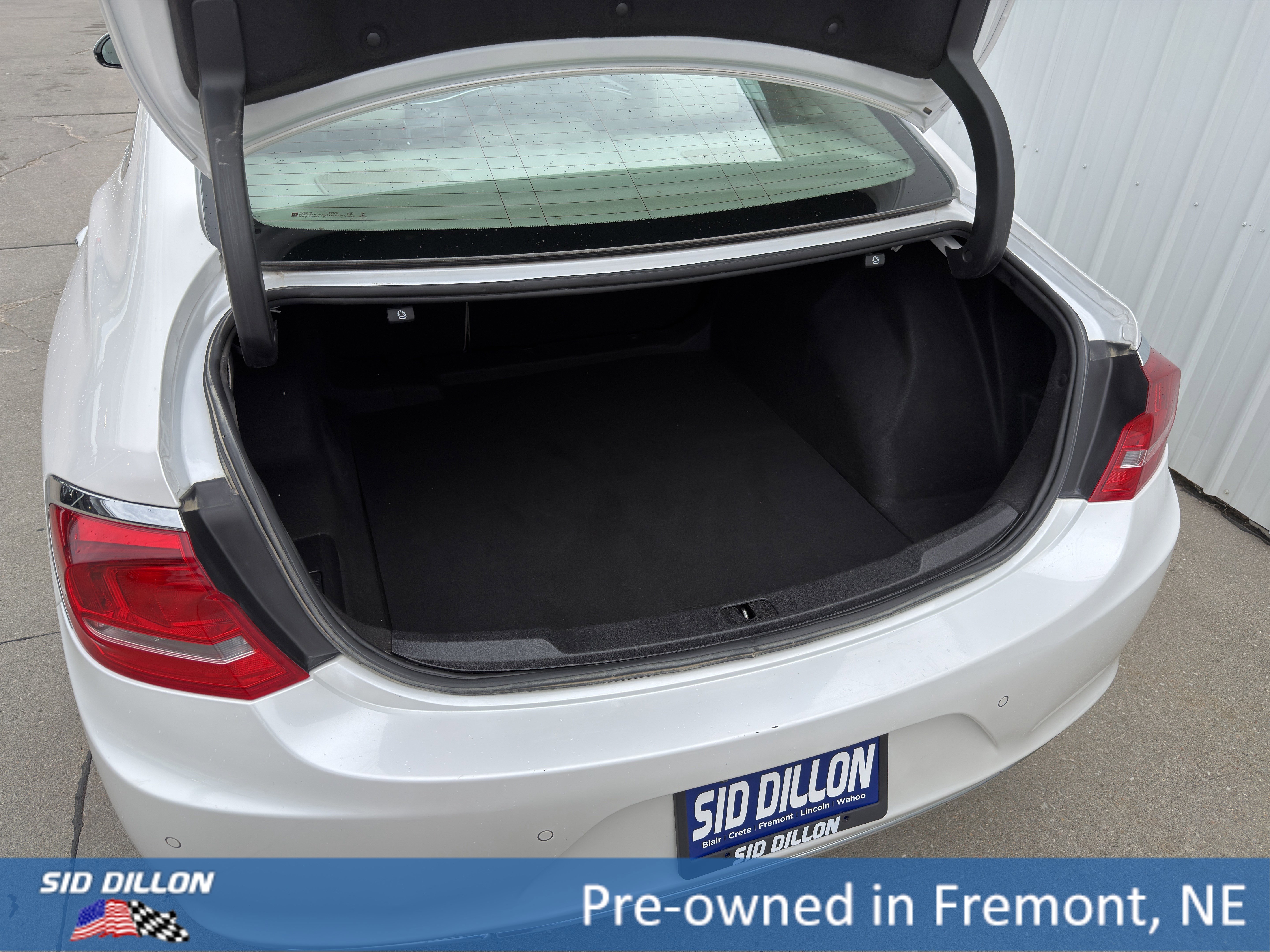 Used 2017 White Frost Tricoat Buick Premium image 5