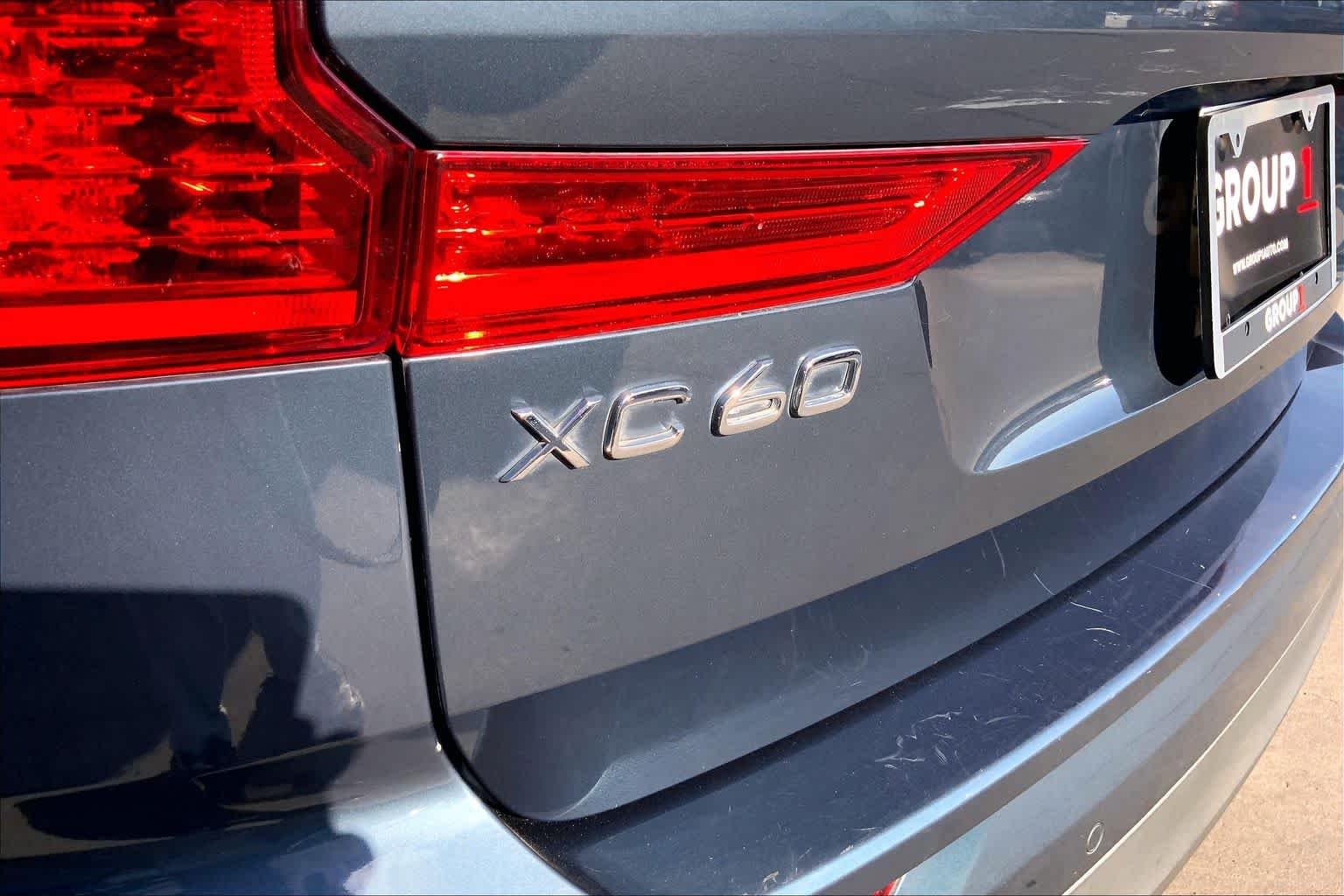 Used 2018 Denim Blue Metallic Volvo Momentum image 9