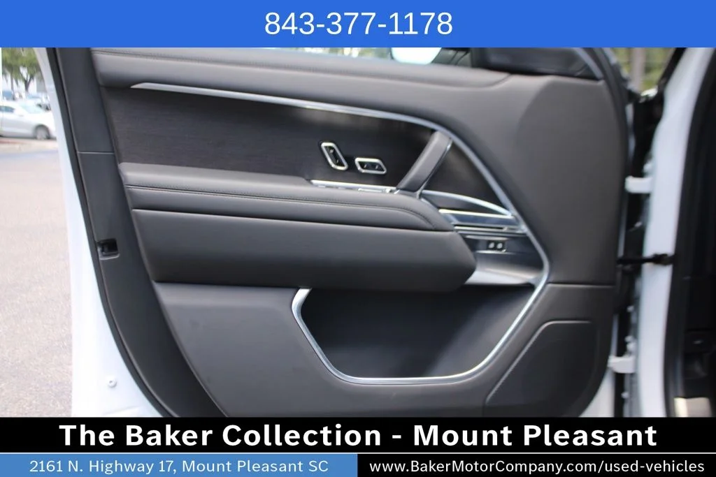 Used 2024 White Land Rover SE image 8