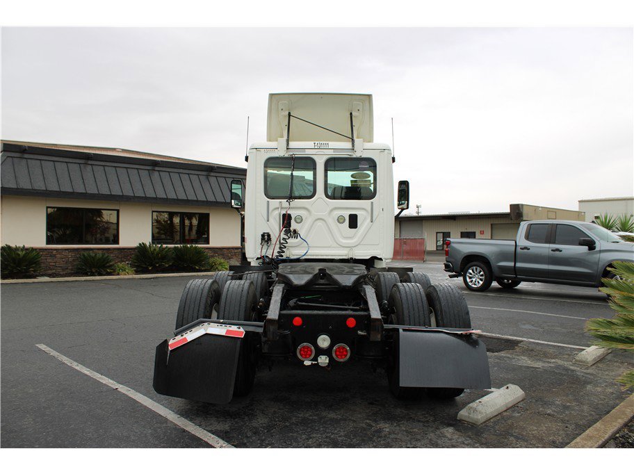 2016 Freightliner Cascadia 125" Sleeper Cab photo 4