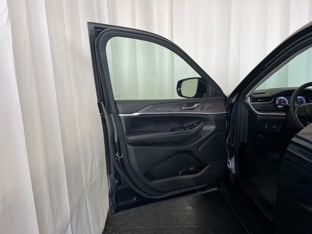 Used 2023 Black Jeep Limited image 18