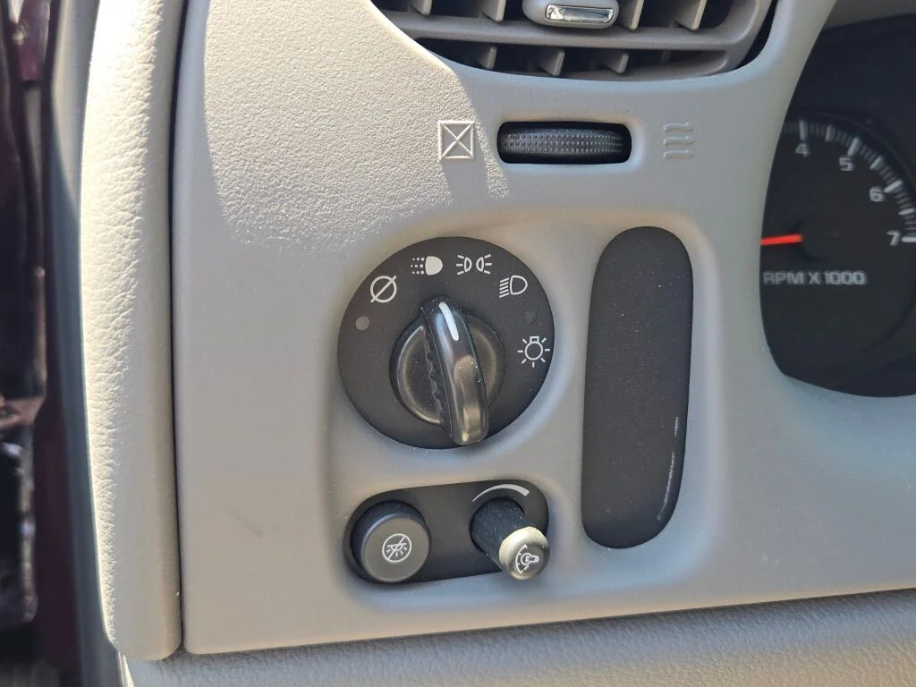 Used 2008 Red Chevrolet LS image 22