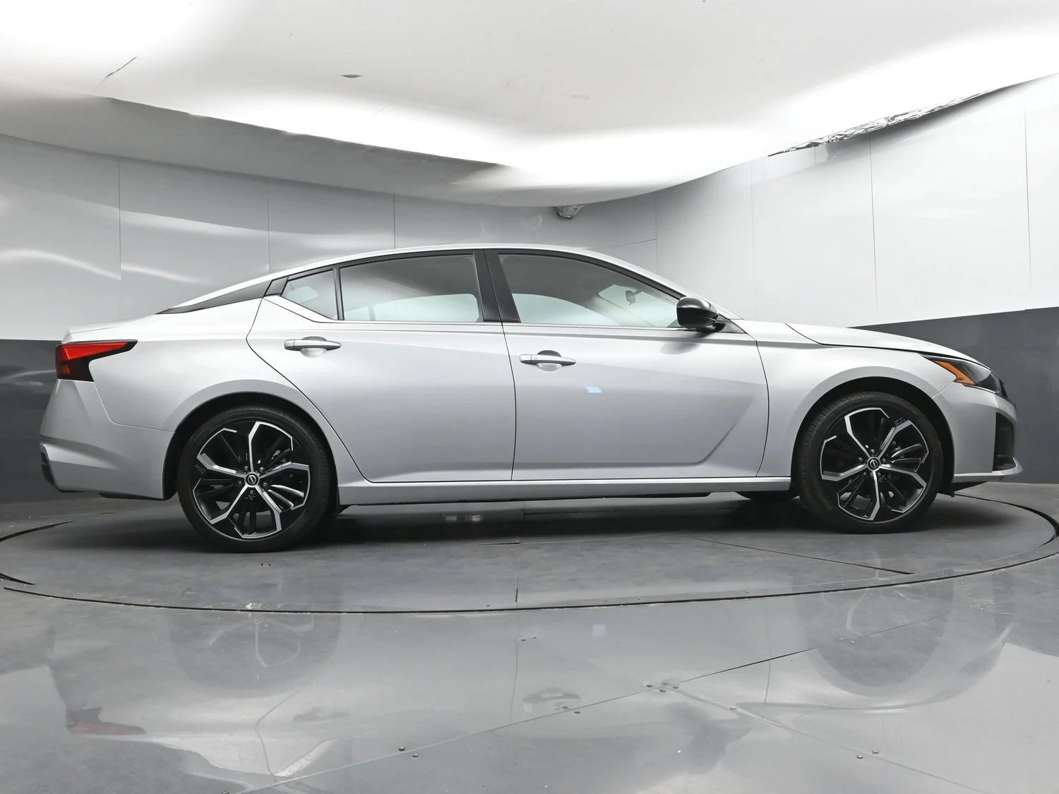 Certified Used 2025 Brilliant Silver Metallic Nissan SR image 23