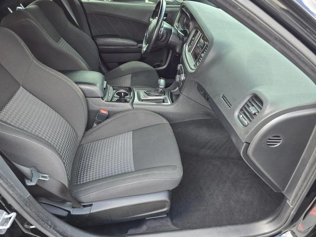 Used 2022 Pitch Black Clearcoat Dodge R/T image 24