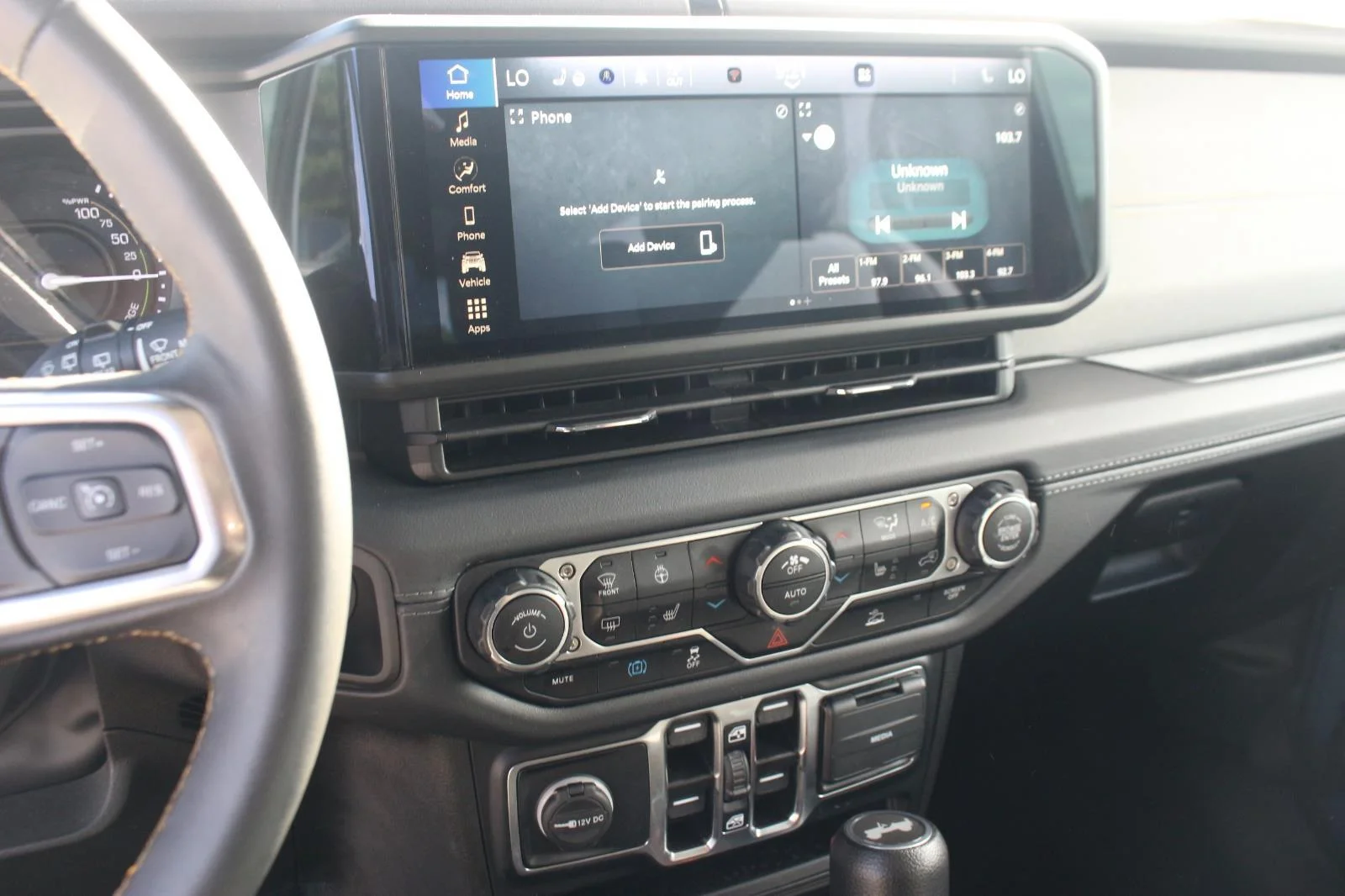 Used 2024 Grey Jeep Sahara image 20
