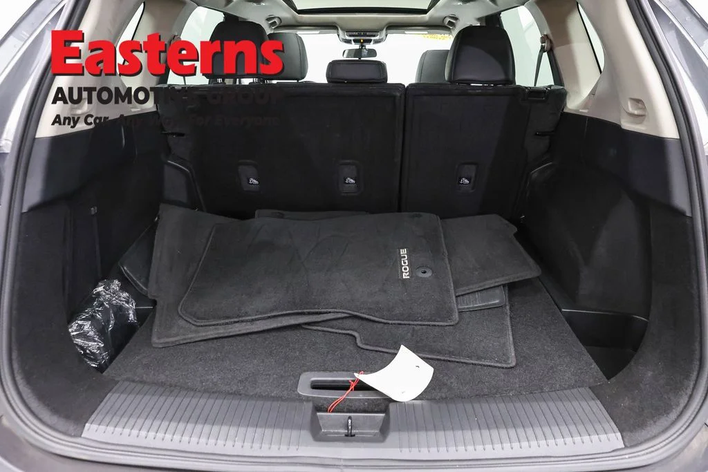 Used 2023 Gray Nissan SV image 9