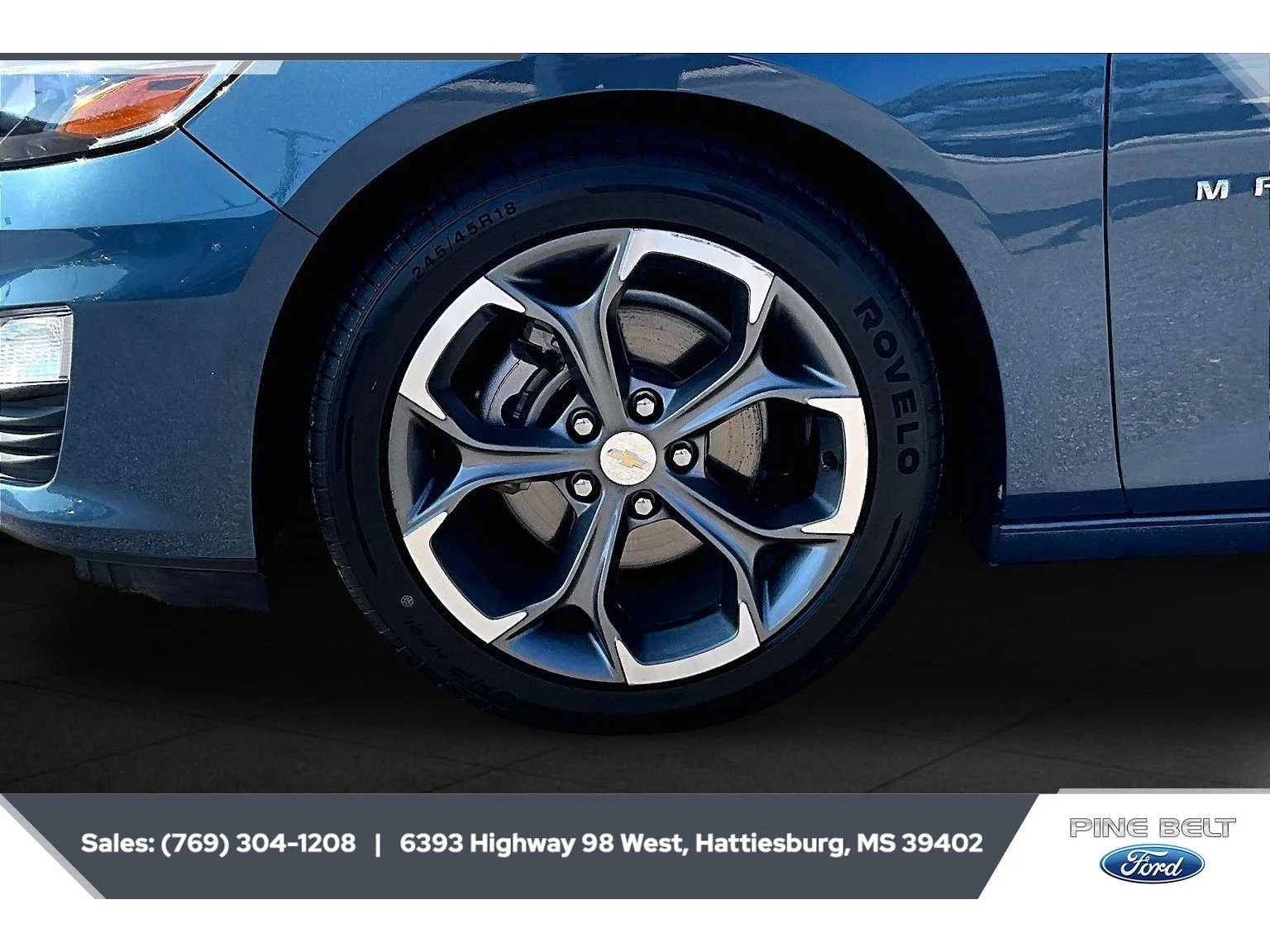 Used 2024 Lakeshore Blue Metallic Chevrolet LT image 7