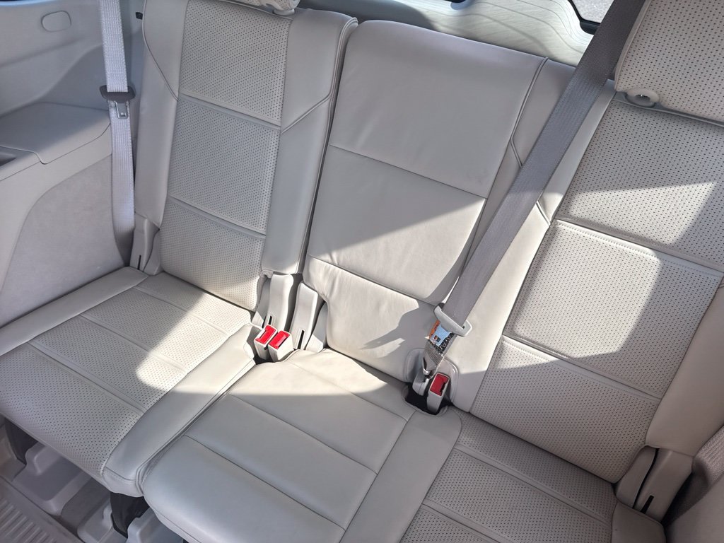 Used 2025 White Cadillac Premium Luxury Platinum image 13