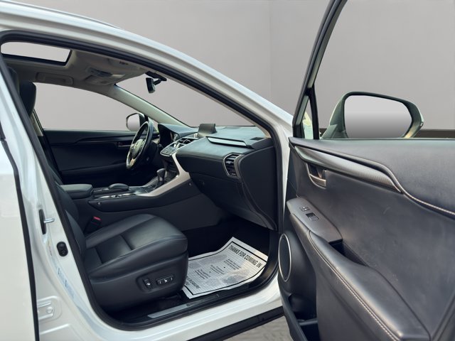 Used 2015 White Lexus  image 27