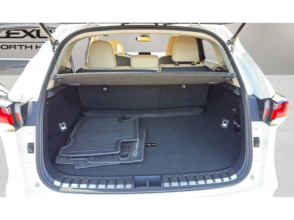 Used 2015 White Lexus 200t image 17