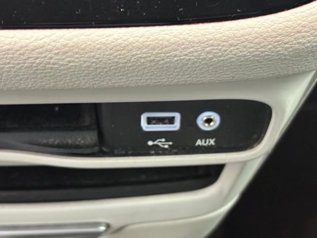 Used 2018 White Chrysler Limited image 33