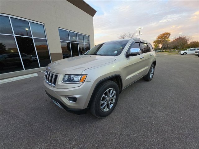 Used 2015 Beige Jeep Limited image 4
