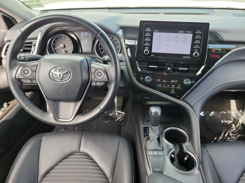 Used 2024 Ice Toyota SE image 4