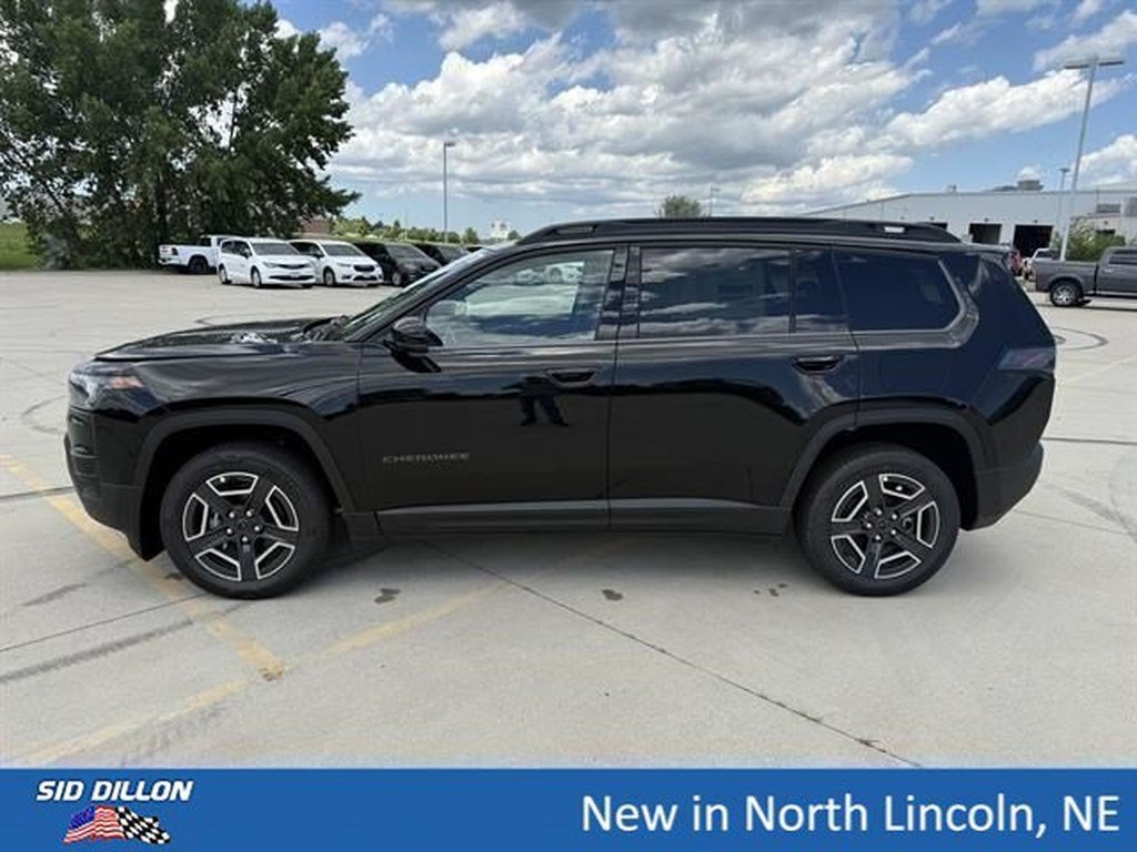 New 2026 Diamond Black Crystal Pearl-Coat Exterior Paint Jeep Limited 4x4 image 2