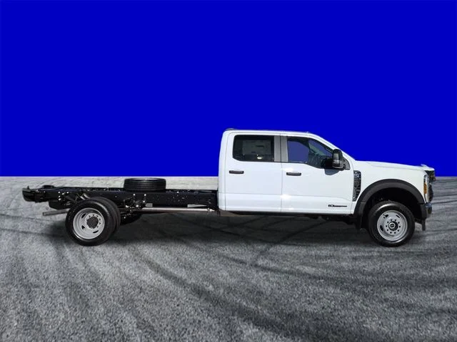 New 2026 Oxford White Ford F-450® XL image 3