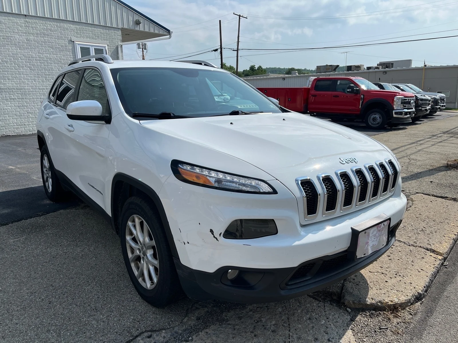 Used 2017 Jeep Cherokee Latitude with VIN 1C4PJMCSXHW570421 for sale in Waynesburg, PA