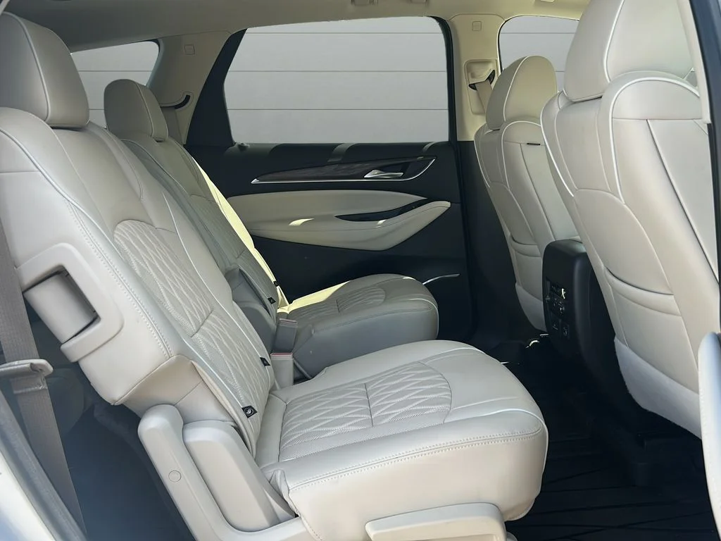 Used 2022 White Buick Avenir image 17