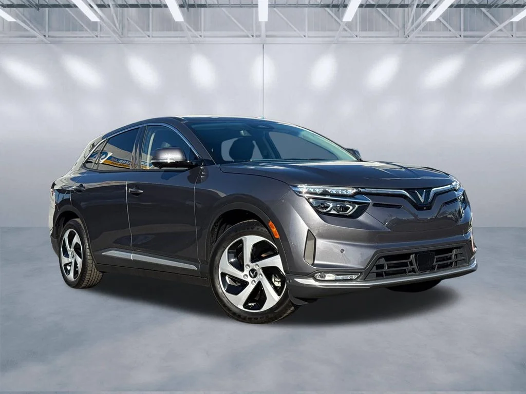 2025 VinFast VF 8 VF 8 Eco Standard Range's photo