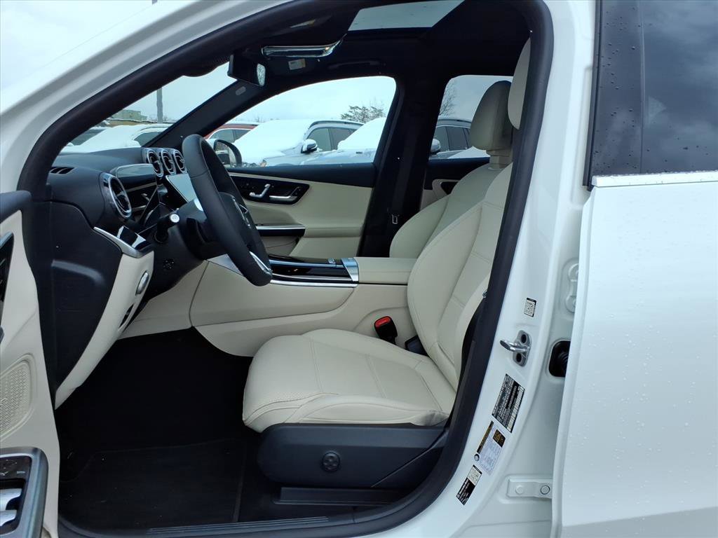 Certified Used 2026 Polar White Mercedes-Benz GLC 300 image 11